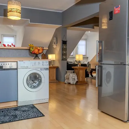 Daire 1br Downtown, 1min To Station, 5min To Rab